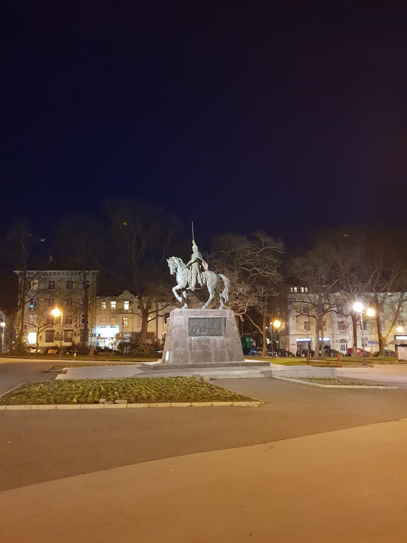 Chụp đêm với iPhone X, S9+, Pixel 2 XL và Note 8: Bạn thấy smartphone nào chụp đẹp hơn? ảnh 16