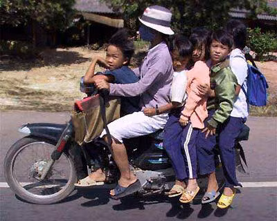 Cười đau bụng với "Người vận chuyển" phiên bản Việt Nam ảnh 16