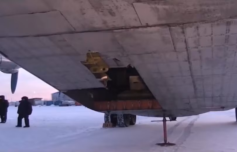 Một cơn mưa vàng và kim cương bất ngờ rơi xuống thành phố Yakutsk, Nga ảnh 1