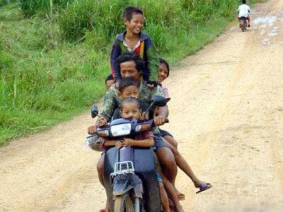 Cười đau bụng với "Người vận chuyển" phiên bản Việt Nam ảnh 17