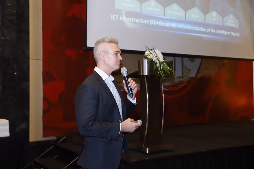ông Michael MacDonald, Giám đốc Kỹ thuật số (Chief Digital Officer) của Huawei khu vực Đông Nam châu Á chia sẻ về hoạt động kinh doanh của Huawei
