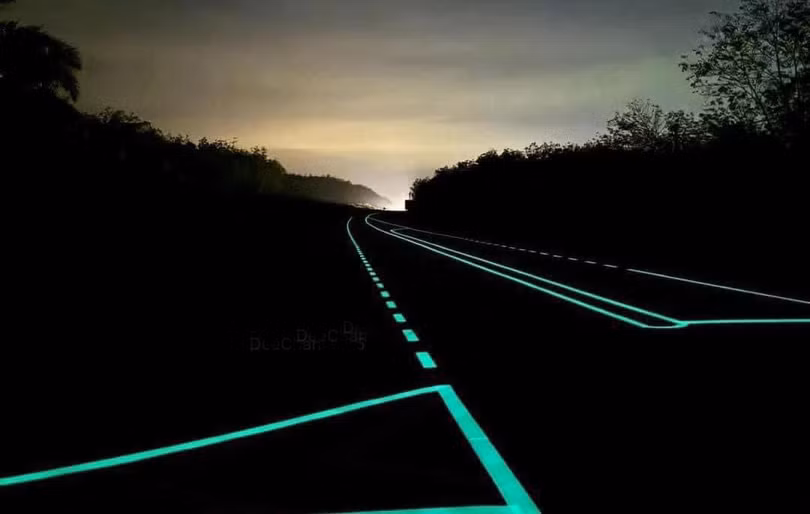 Malaysia sử dụng sơn phát sáng huỳnh quang kiểu mới trên mặt đường