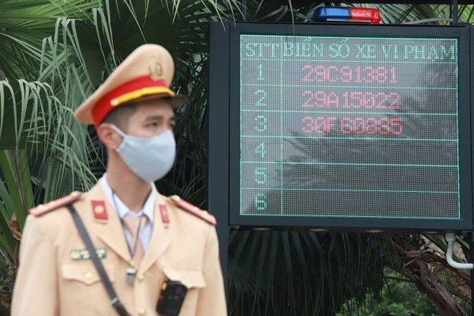 xe vi pham hien thi tren man hinh dien tu.jpg