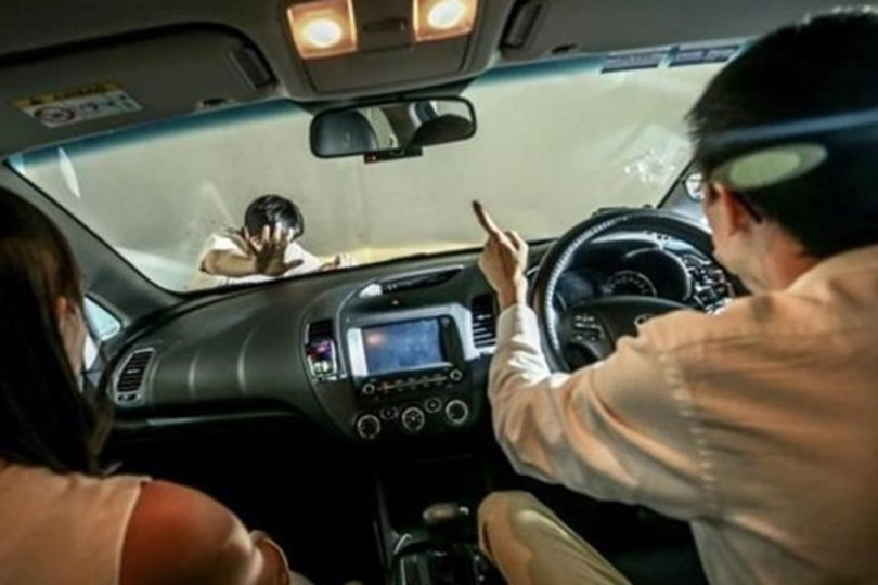 Lắp thêm phụ kiện không đúng cách có thể gây ra "hiểm họa". Ảnh MH. 