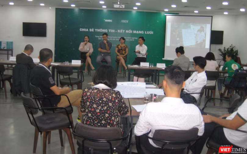 Các diễn giả trong phần giao lưu của hội thảo