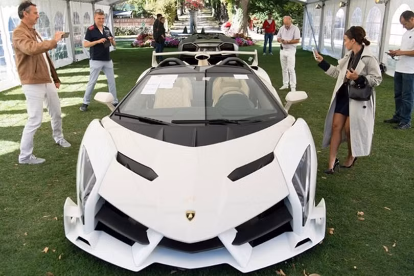 Chiếc Lamborghini Veneno 2014 được bán đấu giá hôm 29.9. Ảnh: AP 