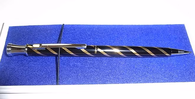 Sharp: Tập đoàn công nghệ Sharp của Nhật Bản thành lập vào năm 1912, khi đó hãng là xưởng sản xuất đồ kim loại. Ngoài sản phẩm móc khóa kim loại, họ còn phát minh ra bút chì bấm mang tên Ever Sharp. Năm 1964, Sharp tung ra máy tính transistor đầu tiên trên thế giới, đặt nền móng phát triển cho tập đoàn công nghệ này. Sharp: Tập đoàn công nghệ Sharp của Nhật Bản thành lập vào năm 1912, khi đó hãng là xưởng sản xuất đồ kim loại. Ngoài sản phẩm móc khóa kim loại, họ còn phát minh ra bút chì bấm mang tên Ever Sharp. Năm 1964, Sharp tung ra máy tính transistor đầu tiên trên thế giới, đặt nền móng phát triển cho tập đoàn công nghệ này.