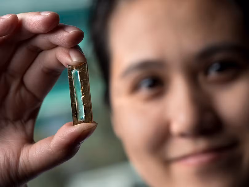 Các nhà khoa học đã vô tình phát hiện ra loại pin smartphone có thể dùng trong 400 năm