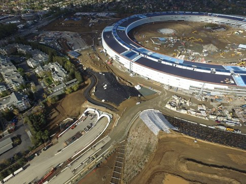 Toàn cảnh trụ sở 'phi thuyền' của Apple - ảnh 4