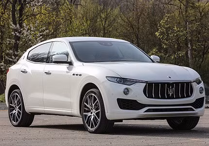 2. Maserati Levante 2017:Levante 2017 là mẫu xe SUV sang trọng, hứa hẹn mang đến nhiều điều bất ngờ cho các tín đồ xe crossover trên toàn thế giới. Thanh lịch, mạnh mẽ và táo bạo là 3 đặc tính để diễn tả vẻ đẹp đặc biệt Levante mang đến cho thị trường xe SUV truyền thống.