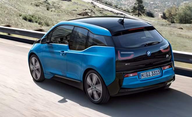 9. BMW: Thương hiệu xe Đức BMW tăng 2 bậc lên vị trí thứ 9 với số điểm trung bình như Honda là 57. Tuy nhiên, BMW có 8 dòng xe, trong đó i3 và X5 là những mẫu xe mới được tiến cử. Điều đó cho thấy mức độ tin cậy các sản phẩm của BMW đã được nâng lên đáng kể.