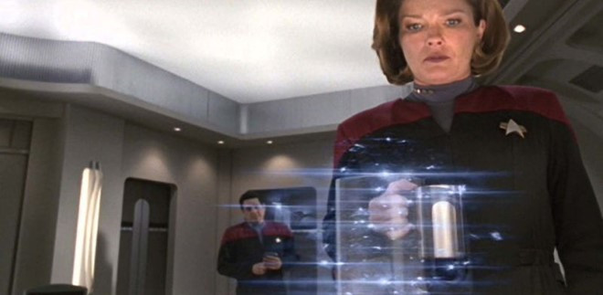 6. Lắp ráp phân tử:Máy in 3D sẽ chẳng là gì nếu đem so với công nghệ lắp ráp phân tử. Chuyên gia phân tử K. Eric Drexler trong cuốn sách của mình -Engines of Creationđã chia sẻ: “Thế giới sẽ bước vào kỷ nguyên của ‘sự phong phú cực điểm’ nếu phát triển thành công công nghệ này”. Những vật chất mới và cũ sẽ được hình thành theo những cách không tưởng. Ví dụ, để sản xuất một miếng thịt bò, thay vì chăn nuôi gia súc theo cách truyền thống, chúng ta sẽ dùng các chất cơ bản như carbon, hydro và nitơ, sau đó sắp xếp chúng thành các axit amin và protein, để cho ra thành phẩm sau cùng.