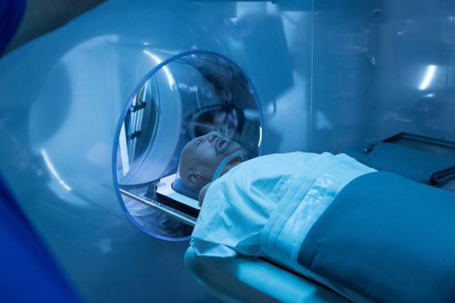 4. Số hóa sự tồn tại:Bước sang thế kỷ XXII, nhiều khả năng con người sẽ sở hữu cuộc sống vĩnh hằng bằng việc số hóa não bộ (mind uploading). Bộ não, thông qua cách này hay cách khác, có thể được mã hóa tới cấp độ phân tử một phần hoặc toàn bộ. Mọi thứ thuộc về cá nhân một người từ các ký ức, thông tin và thậm chí là tính cách đều được lưu trữ trên máy vi tính. Các nhà khoa học khẳng định công nghệ này hoàn toàn có thể thực hiện được trong tương lai. Tuy nhiên, nhiều người vẫn băn khoăn về tính nhân văn của mind uploading cũng như khả năng xuất hiện những “con zombie ảo” trên mạng…