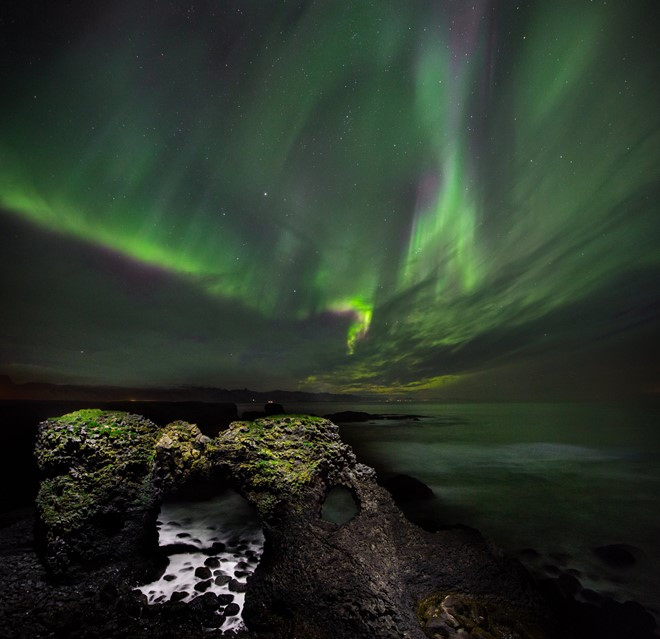 "Drone Lighting" được khởi xướng bởi nhiếp ảnh gia Reuben Wu. Để chụp được những tấm ảnh đêm ấn tượng, người chụp đã gắn thêm các thiết bị trợ sáng lên Drone (máy bay không người lái). 