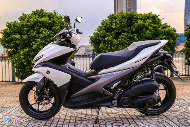 Yamaha NVX đang có mức chênh 4 triệu đồng mỗi bản so với giá đề xuất. Ảnh:Thạch Lam.