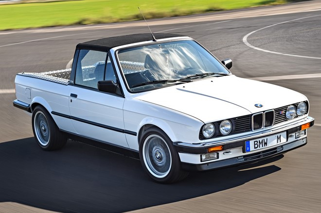 BMW M3 Pickup dùng vận chuyển máy móc trong khuôn viên nhà máy.