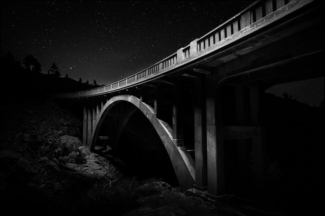 Đèo Donner trong bộ phim kinh dị cùng tên hiển lên với vẻ đẹp đầy ma mị.