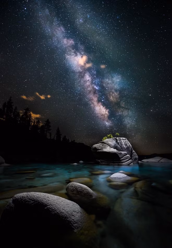 Để ra một tác phẩm cuối cùng, tác giả phải chồng từ 20-30 tấm ảnh ở cùng 1 góc chụp. Để ra một tác phẩm cuối cùng, tác giả phải chồng từ 20-30 tấm ảnh ở cùng 1 góc chụp.