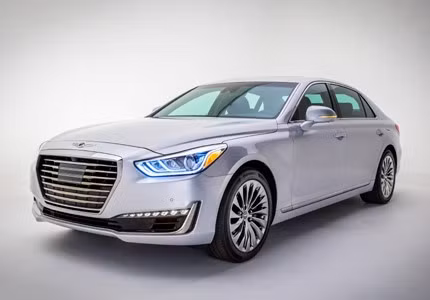 3.Genesis G90 2017:Đây là mẫu xe sedan tiên phong của nhãn hiệu xe sang thuộc Huyndai. Sản phẩm này được kỳ vọng sẽ là đối thủ cạnh tranh trong phân khúc sedan hạng sang cỡ lớn như Mercedes S-Class, BMW 7-Series, Audi A8...