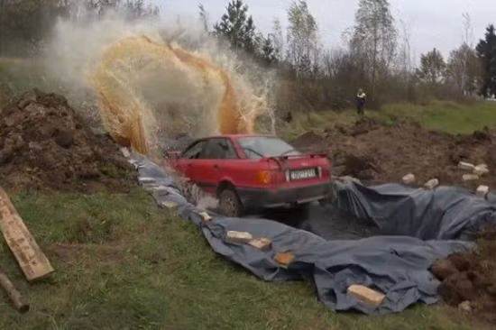 Rửa xe Audi bằng 12.000 lít Coca