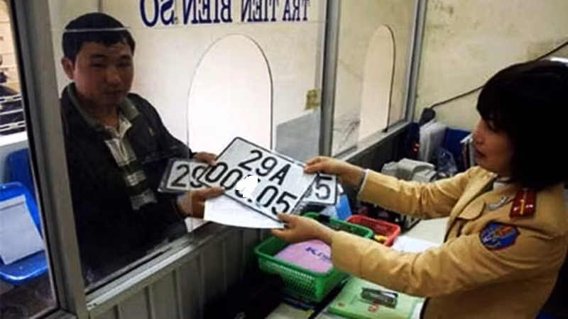 Mức phí đăng ký ô tô, xe máy mới sẽ áp dụng từ đầu năm 2017.