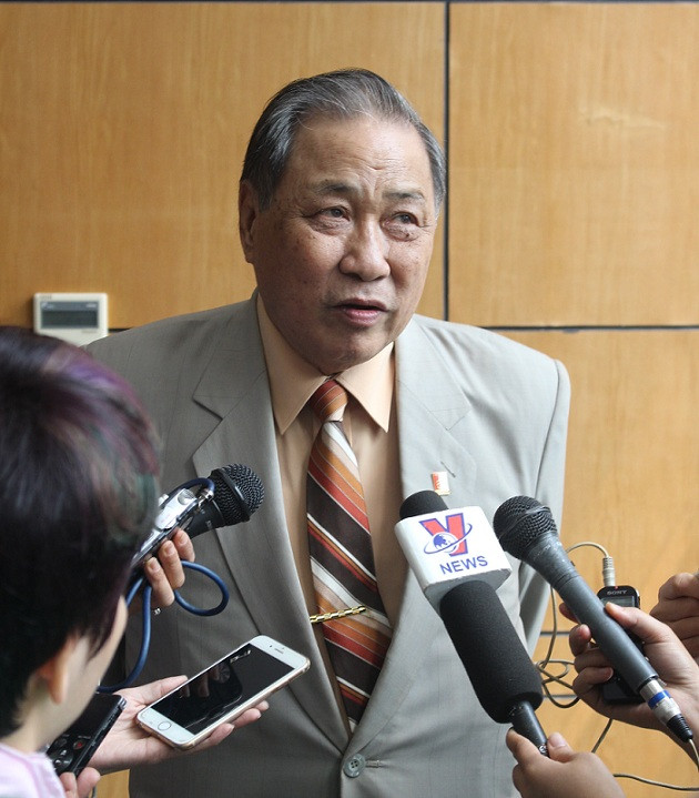 PGS.TS Trương Duy Nghĩa: Khuyết điểm lớn nhất của điện mặt trời, điện gió... là phụ thuộc vào tự nhiên. Trong khi, nhiệt điện than hiện nay đang chiếm tới hơn 50%, khả năng huy động công xuất lớn và không phụ thuộc tự nhiên.