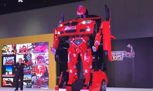 Dù thiết kế như một chiếc ôtô nhưng Antimon không được cấp giấy phép lưu hành trên đường.