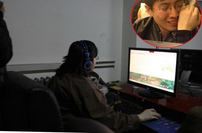 Jinai Bing đỗ vào chuyên ngành Khoa học máy tính của Đại học Cát Lâm năm 2004. Đam mê với các trò chơi điện tử, thanh niên này không thể tốt nghiệp đại học. Tới tháng 9/2008, vì không biết giải thích ra sao cho cha mẹ, anh đã quyết định sống luôn trong các quán game, kiếm tiền sinh hoạt bằng cách mua bán các thiết bị chơi game với thu nhập khoảng 2.000 nhân dân tệ (khoảng 6,5 triệu đồng) mỗi tháng. Đến năm 2013, bố mẹ mới tìm thấy con và đưa game thủ này trở về quê nhà ở Hà Bắc. Trong hình nhỏ là Jinai Bing khóc khi được đưa lên xe về nhà.