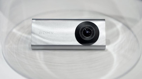 Xperia Eye đủ thông minh để biết nó nên tự động quay phim hay chụp ảnh- (Ảnh: AFP).