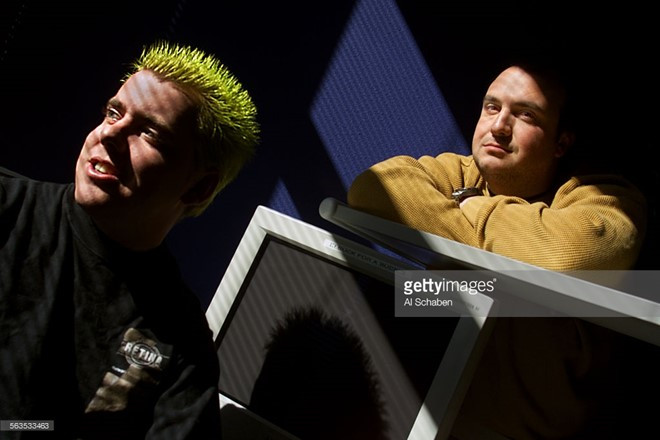 Tin tặc Marc Maiffret (trái) từng có quá khứ phạm pháp. Tin tặc Marc Maiffret (trái) từng có quá khứ phạm pháp.