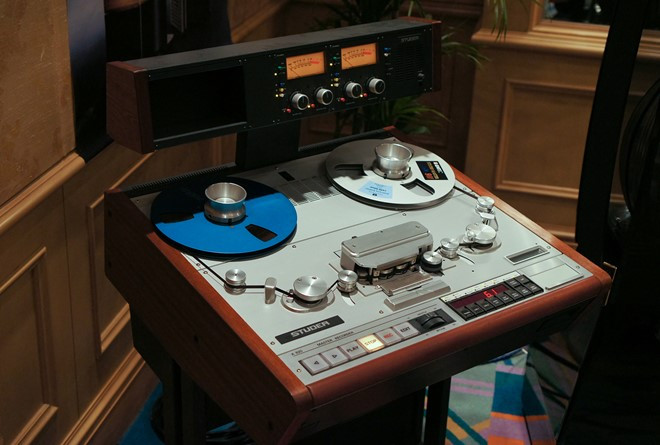 Thậm chí, nguồn phát từ băng cối cũng được trưng bày. Điểm đặc biệt của triển lãm này so với một vài sự kiện âm thanh thông thường là các hội thảo chuyên đề như cách thiết lập một hệ thống nghe đĩa nhựa tiêu chuẩn hay kinh nghiệm tối ưu hóa hệ thống nghe nhạc tại gia.