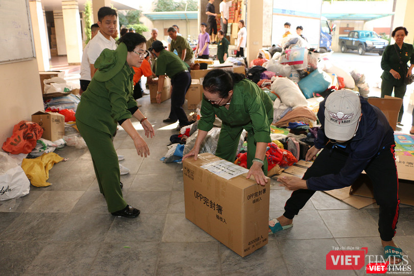 Nhóm cựu thanh niên xung phong quận Đống Đa tham gia cứu trợ người dân vùng lũ Nhóm cựu thanh niên xung phong quận Đống Đa tham gia cứu trợ người dân vùng lũ