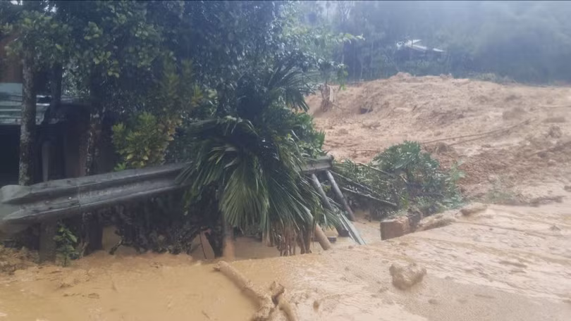 Cơn lũ quét xảy ra tối 27/10 đã cuốn trôi 11 ngôi nhà ở nóc Ông Yên, thôn Trà Giác, xã Trà Tân, TP Đà Nẵng.