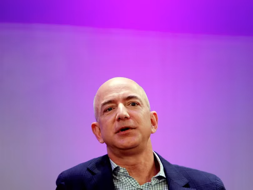 Một ngày của tỷ phú giàu nhất thế giới Jeff Bezos: không cần chuông báo thức và rửa bát sau bữa tối ảnh 13