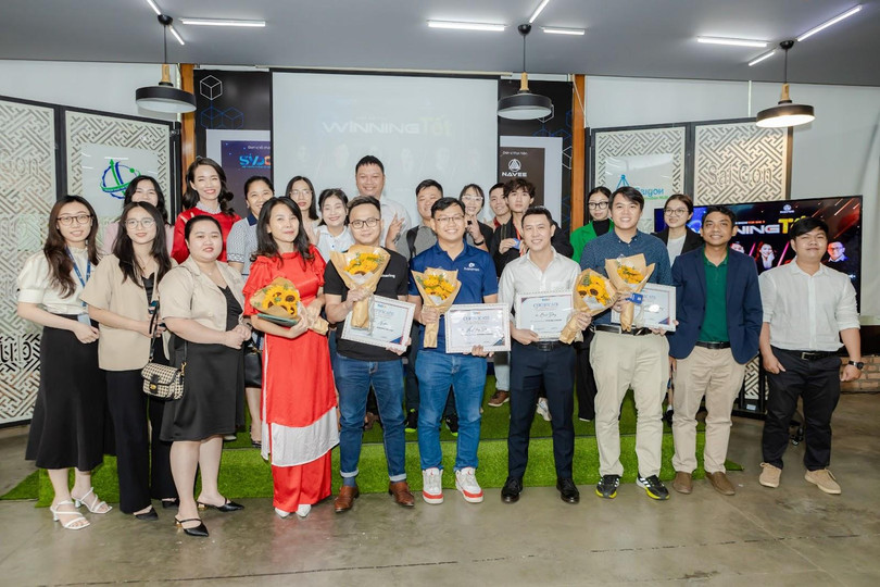 Các diễn giả chụp ảnh lưu niệm Các diễn giả chụp ảnh lưu niệm