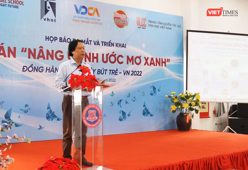 Nhà văn Đỗ Hàn