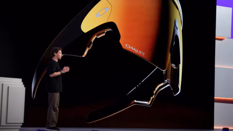 Meta sắp vượt qua Google về doanh thu quảng cáo lần đầu tiên. Ảnh: Reuters.