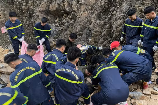 Sạt lở đất đá trên quốc lộ 6 khiến 3 người thiệt mạng