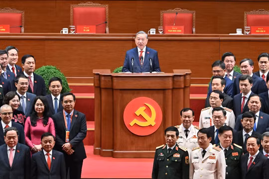 Tổng Bí thư Tô Lâm cùng Ban chấp hành Trung ương khóa mới ra mắt tại Đại hội Đảng XIV.