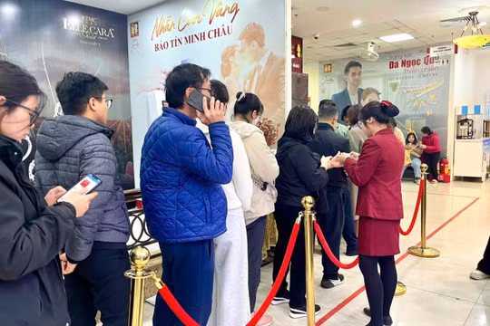 Chiều 27/1, Bảo Tín Minh Châu ở Cầu Giấy thông báo trả tối đa 2 chỉ vàng cho 1 khách đã có giấy hẹn.