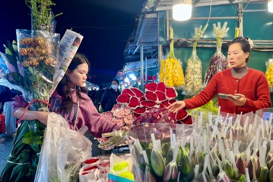 "Chiến lợi phẩm" sau một buổi tối mua sắm của vị khách hàng.