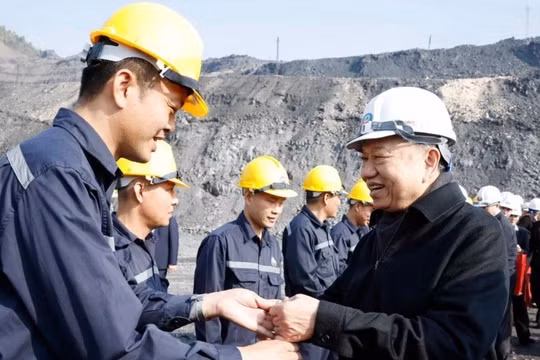 Tổng bí thư và Thủ tướng chúc Tết công nhân ngành than