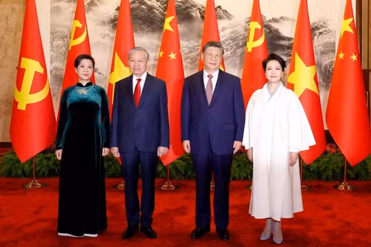 Tổng Bí thư, Chủ tịch nước Trung Quốc Tập Cận Bình và Phu nhân đón Tổng Bí thư, Chủ tịch nước Tô Lâm và Phu nhân. Ảnh: TTXVN