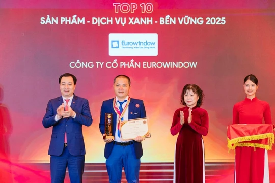 Eurowindow nhận danh hiệu Top 10 sản phẩm xanh và bền vững 2025