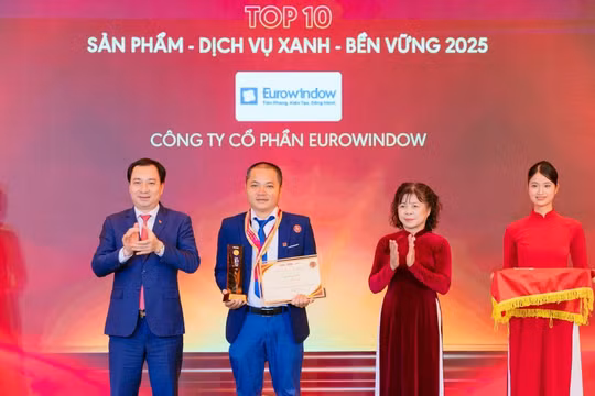 Eurowindow nhận danh hiệu Top 10 sản phẩm xanh và bền vững 2025