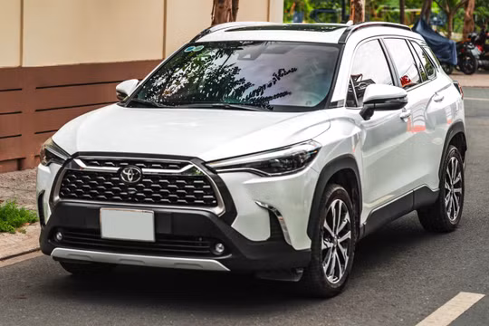 Vụ Corolla Cross bung túi khí dù không va chạm: Chuyên gia phản bác lý giải của Toyota