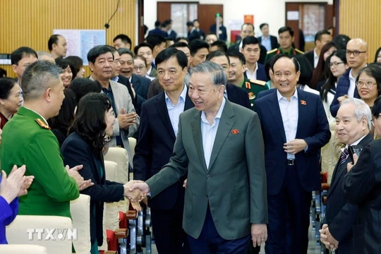 Tổng bí thư Tô Lâm tiếp xúc cử tri tại 11 phường ở Hà Nội. Ảnh: TTXVN.