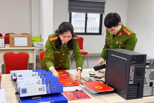 Các đối tượng còn sử dụng nhiều doanh nghiệp liên quan để ký hợp đồng khống, xuất hóa đơn không có giao dịch thực tế nhằm hợp thức hồ sơ vay vốn và luân chuyển dòng tiền.