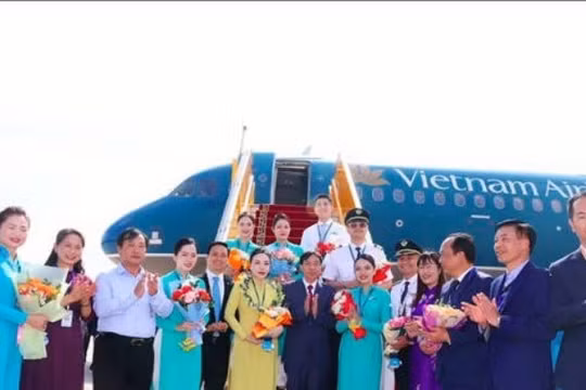 Chuyến bay đầu tiên kết nối TP.HCM - Điện Biên của Vietnam Airlines chính thức cất cánh