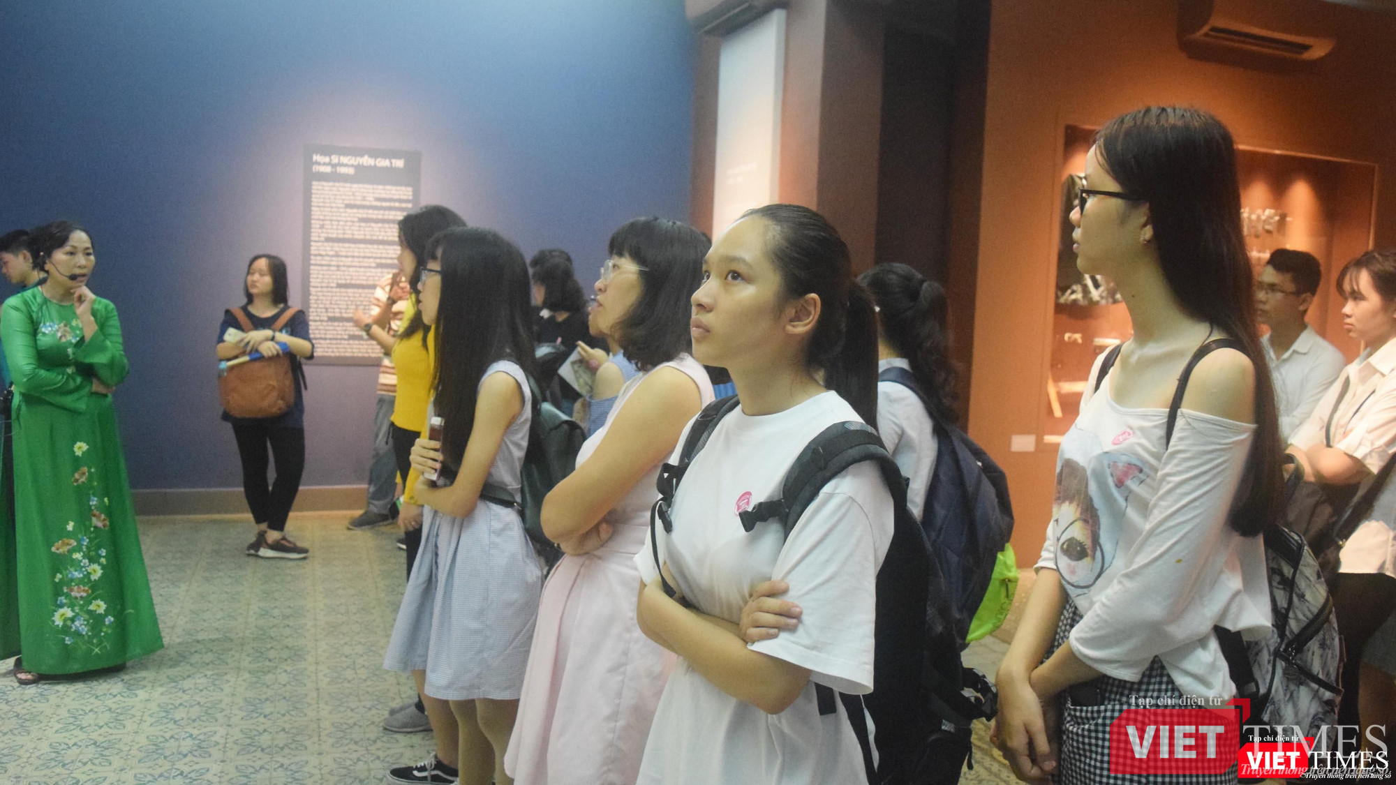 Các họa sĩ đặt câu hỏi công chúng "thưởng thức" sản phẩm lỗi này như thế nào? Các họa sĩ đặt câu hỏi công chúng "thưởng thức" sản phẩm lỗi này như thế nào?